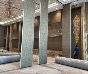 vách ngăn di động (tường cách âm di chuyển) trong công trình hiện đại