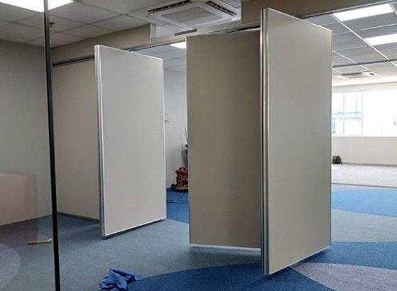 Vách ngăn di động có cửa