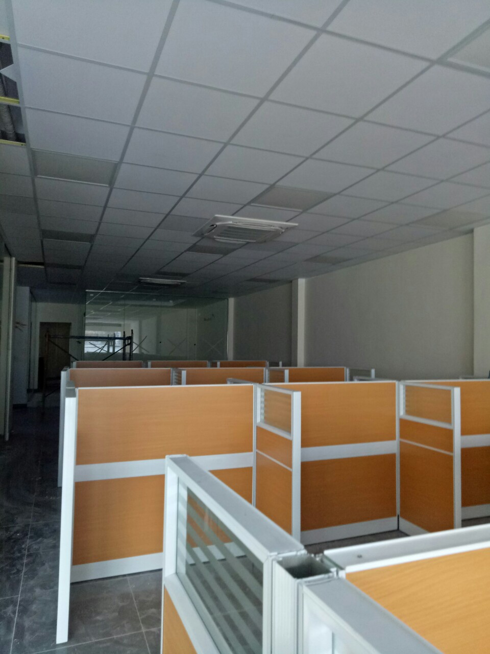 VÁCH NGĂN VĂN PHÒNG CÔNG TY 