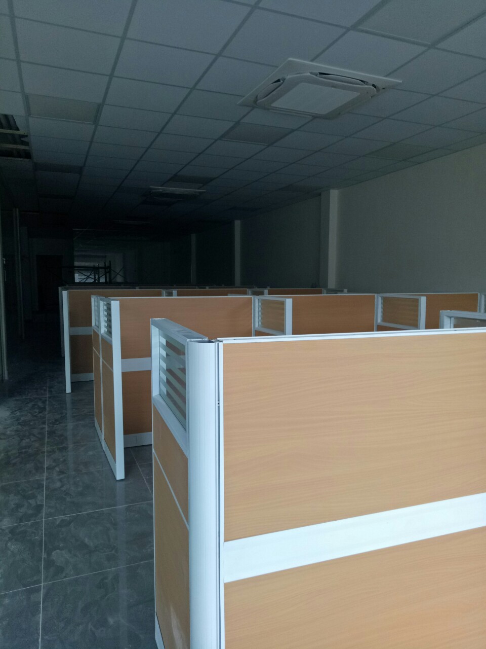 VÁCH NGĂN VĂN PHÒNG CÔNG TY 