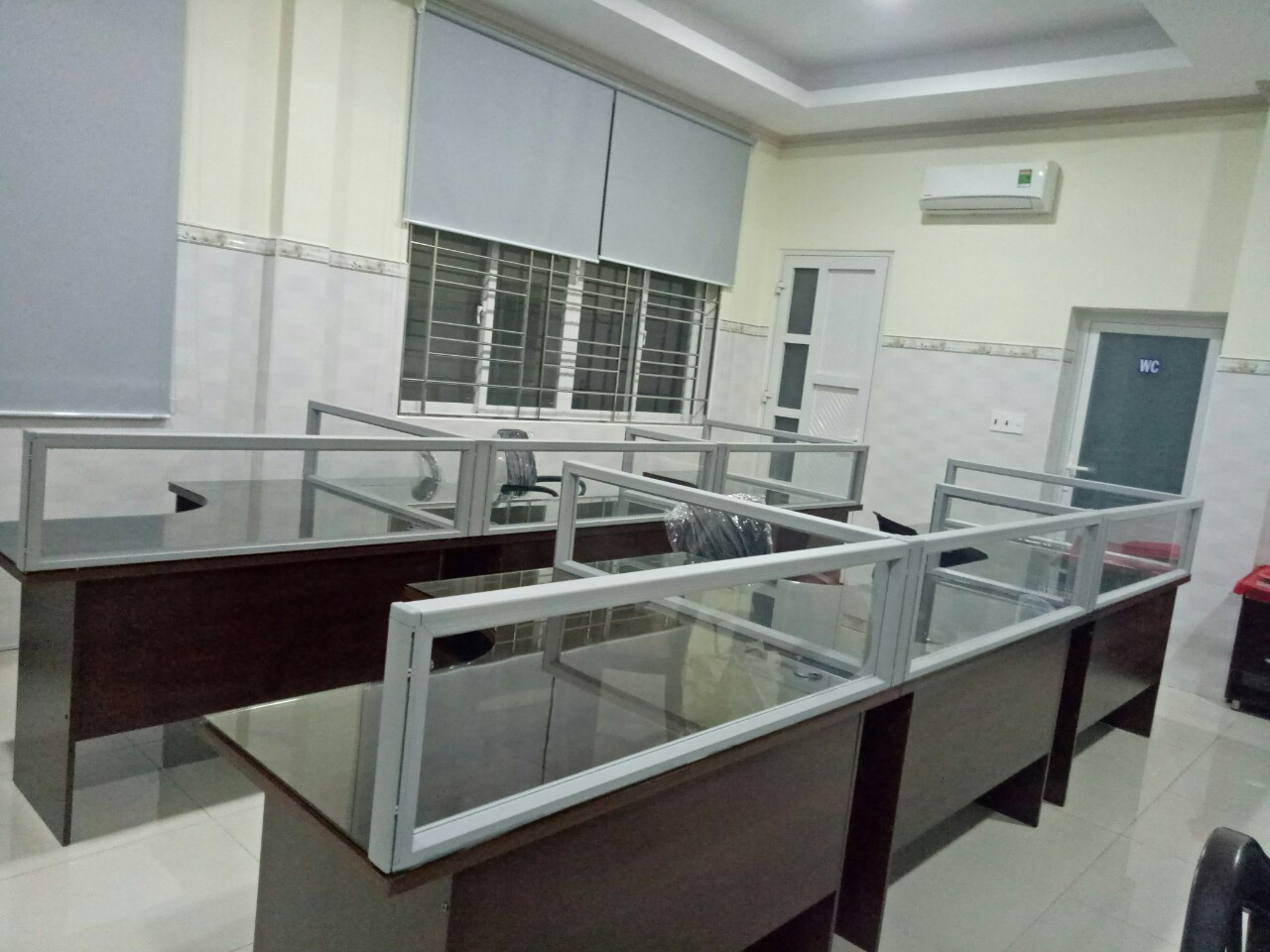 VÁCH NGĂN VĂN PHÒNG CÔNG TY 